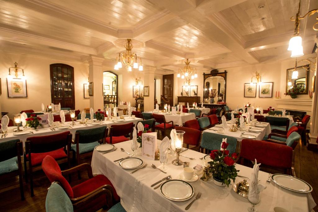 Restaurace v ubytování The Elgin, Darjeeling - Heritage Resort & Spa