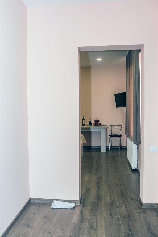 TV a/nebo společenská místnost v ubytování Red Hotel