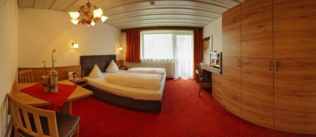 Posteľ alebo postele v izbe v ubytovaní Kinderhotel Lärchenhof