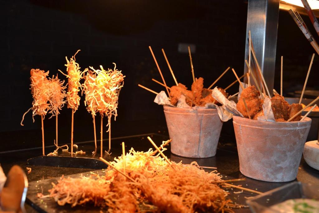 ホテルの敷地内または近くでの食事または食べ物