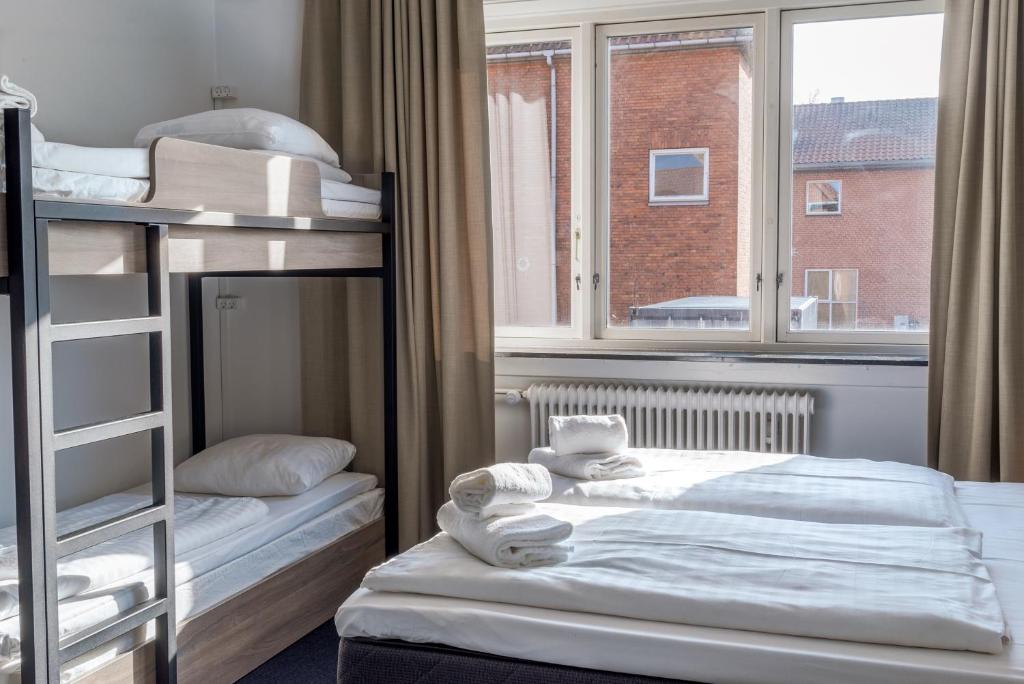 Postel nebo postele na pokoji v ubytování Copenhagen Go Hotel