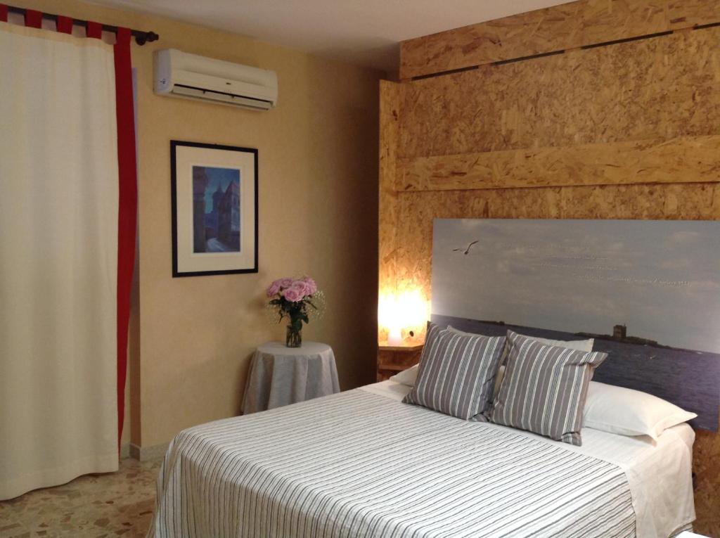 Postel nebo postele na pokoji v ubytování Mare Nostrum Petit Hôtel