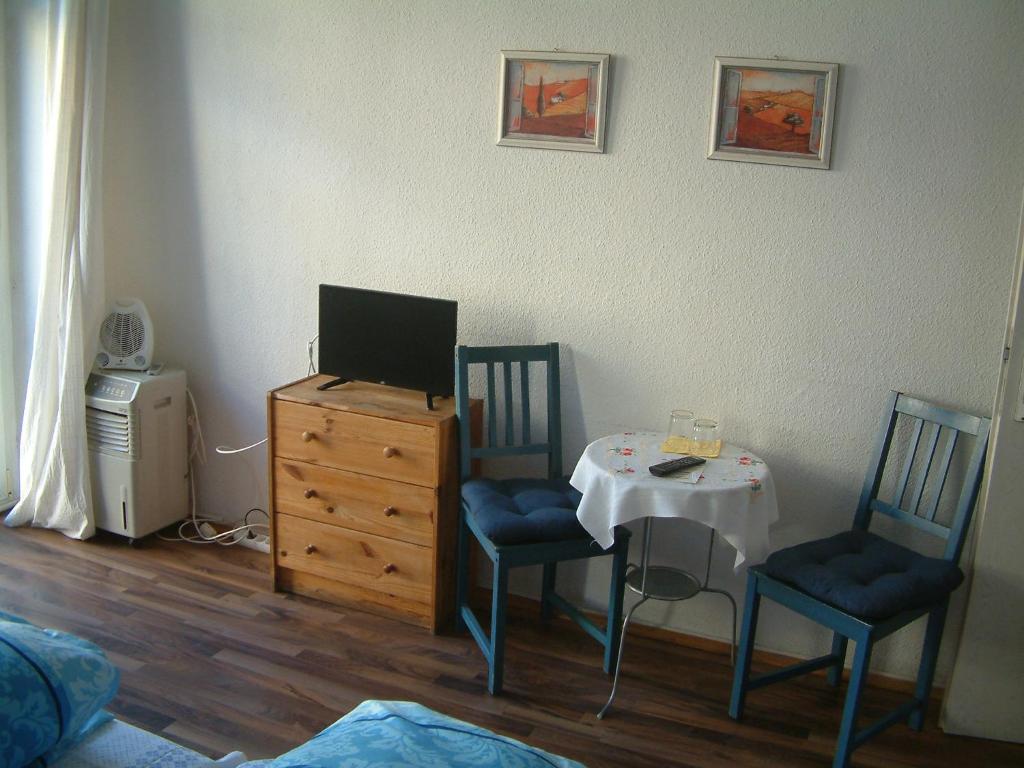 TV a/nebo společenská místnost v ubytování Pension Olé