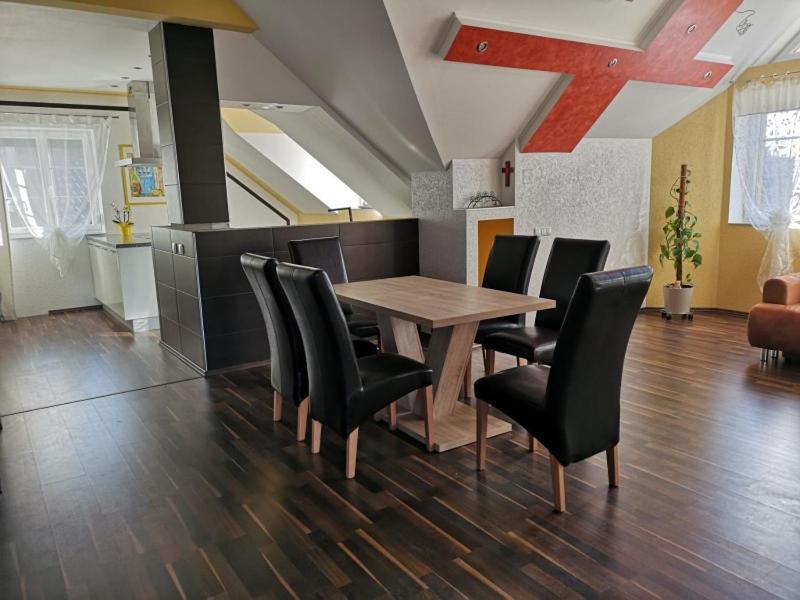 Posezení v ubytování Vronis-Apartment