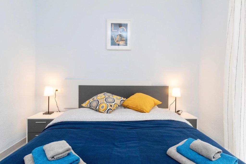 A bed or beds in a room at Luxury La Zenia Beach Apartment