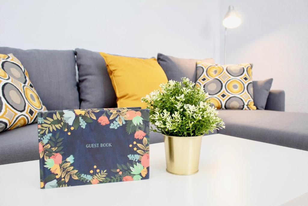A seating area at Luxury La Zenia Beach Apartment