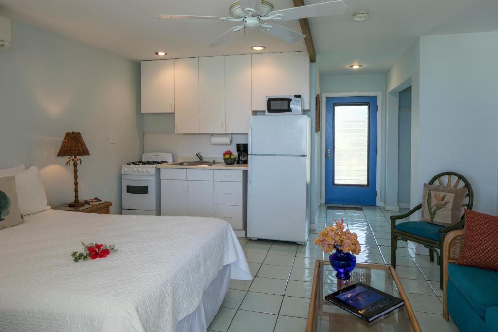 Kuchyň nebo kuchyňský kout v ubytování Coconut Coast Villas