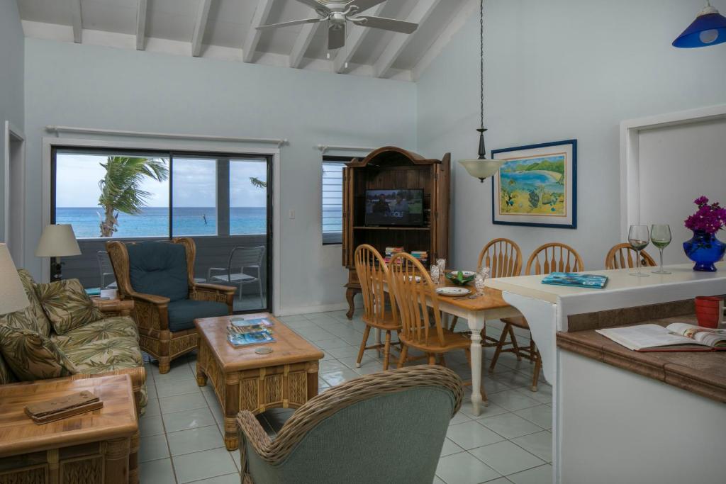 Posezení v ubytování Coconut Coast Villas