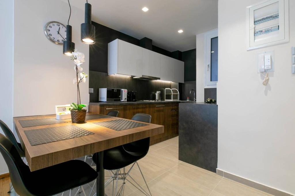 Kuchyňa alebo kuchynka v ubytovaní TONIS Le Petit Nicolas 1BD Apartment in Koukaki!