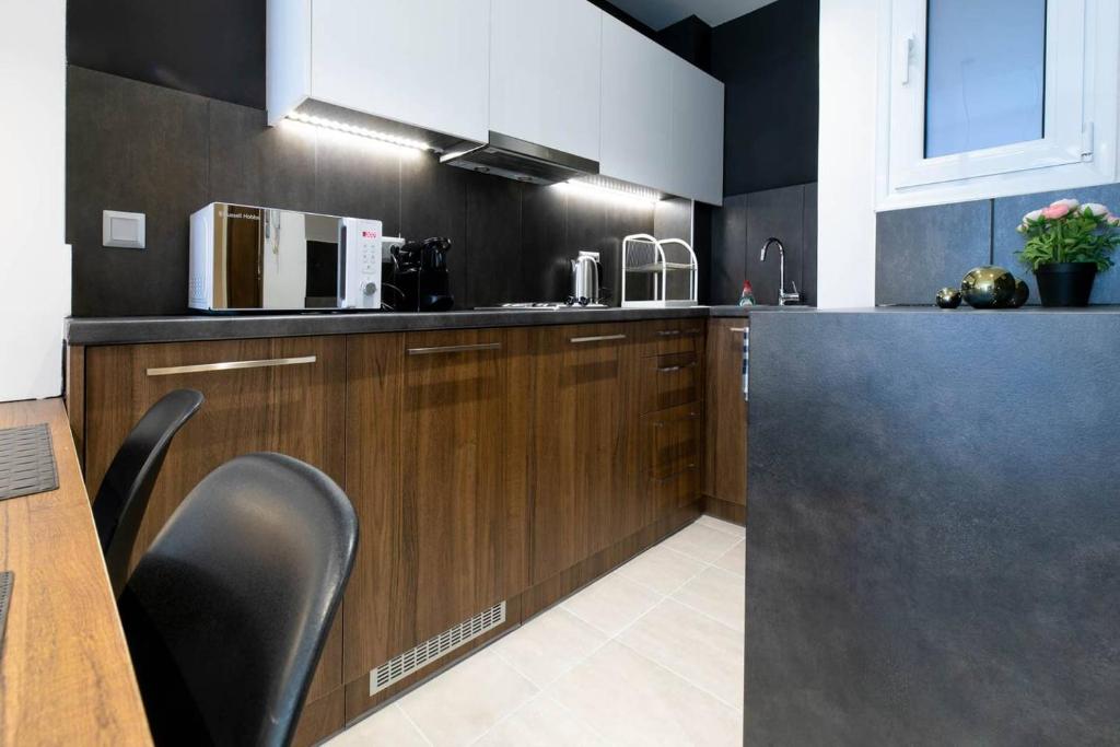 Kuchyňa alebo kuchynka v ubytovaní TONIS Le Petit Nicolas 1BD Apartment in Koukaki!