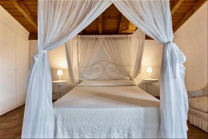 A bed or beds in a room at Borgo degli Aranci