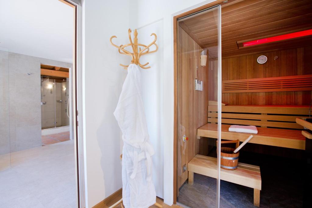 Postel nebo postele na pokoji v ubytování Hotel Schrofenstein