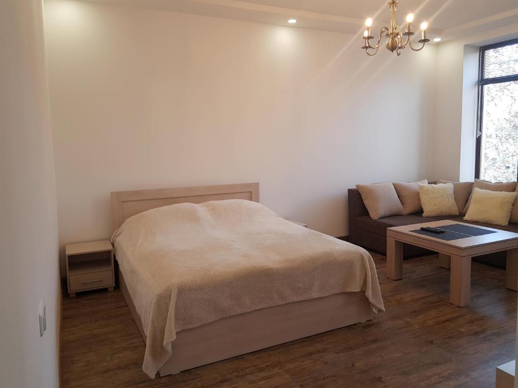 Postel nebo postele na pokoji v ubytování Cascade White Luxury Apartment