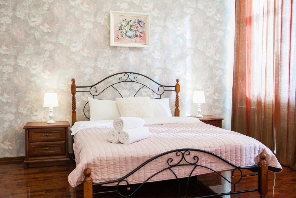 Real Home Apartments in Kiev Center - Two-Bedroom Apartment - Kostelnaya Street 3