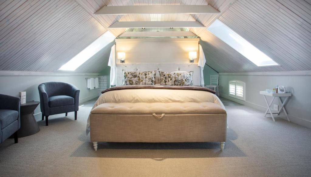 Un pat sau paturi într-o cameră la Andreas Country House