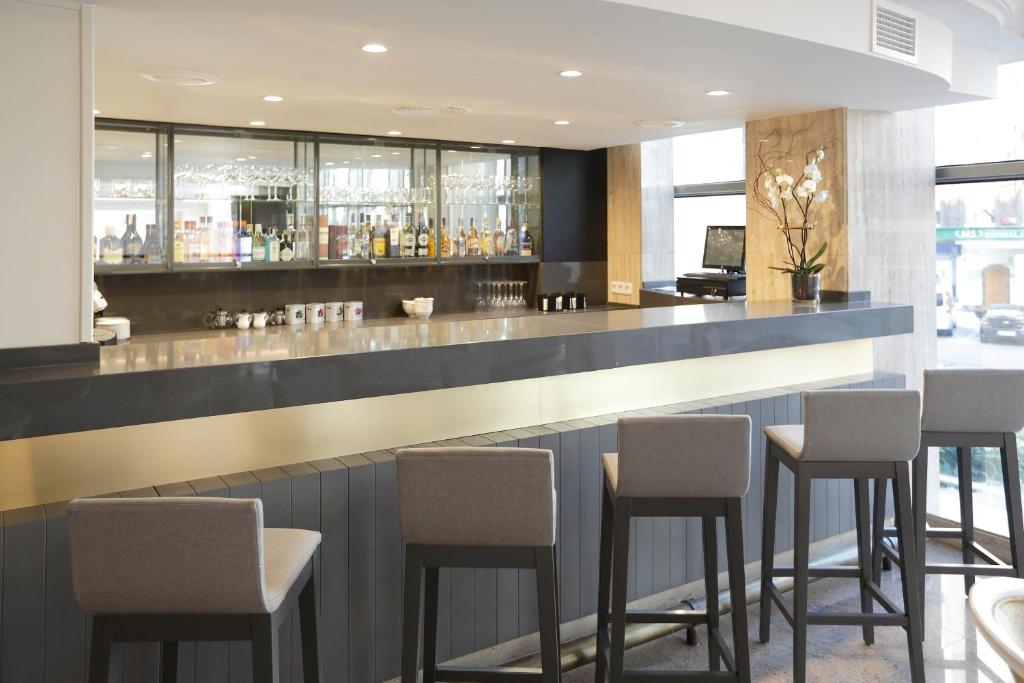 Lounge nebo bar v ubytování Sercotel Alfonso XIII