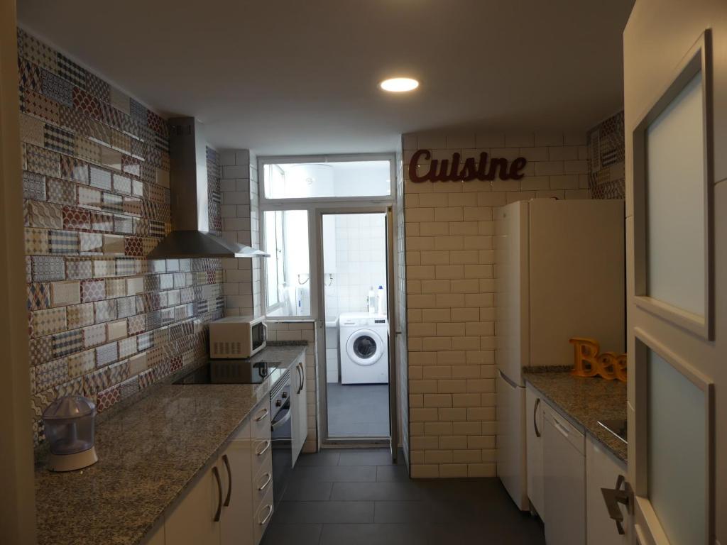 Kuchyň nebo kuchyňský kout v ubytování GATU PREMIUM Villa Aramburu, " Preferente mayores de 25 años y familias "