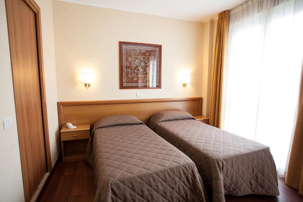 Postel nebo postele na pokoji v ubytování Hotel Esperia