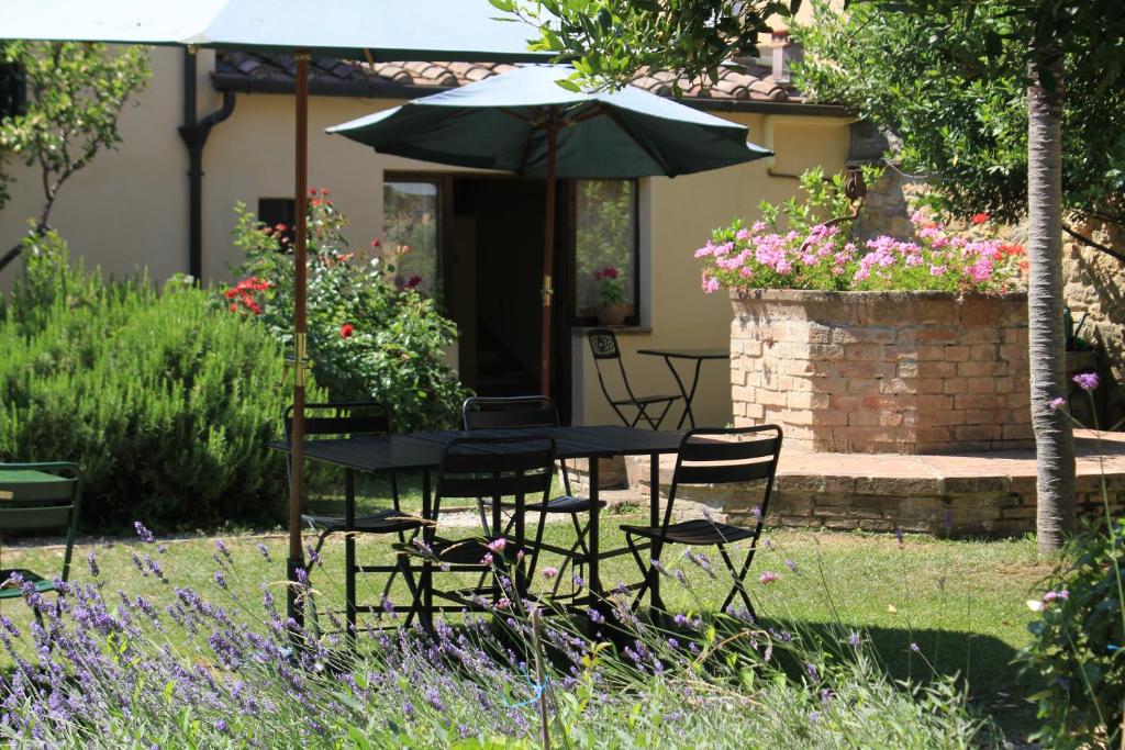 A garden outside Il Giardino Segreto