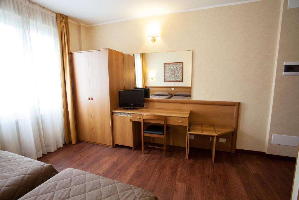 TV a/nebo společenská místnost v ubytování Hotel Esperia