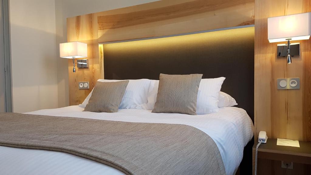 Postel nebo postele na pokoji v ubytování Hotel Le Cercle