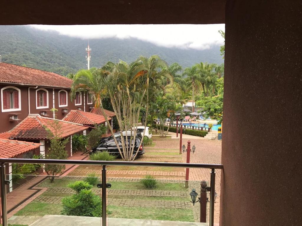 Uma vista da montanha tirada da pousada 