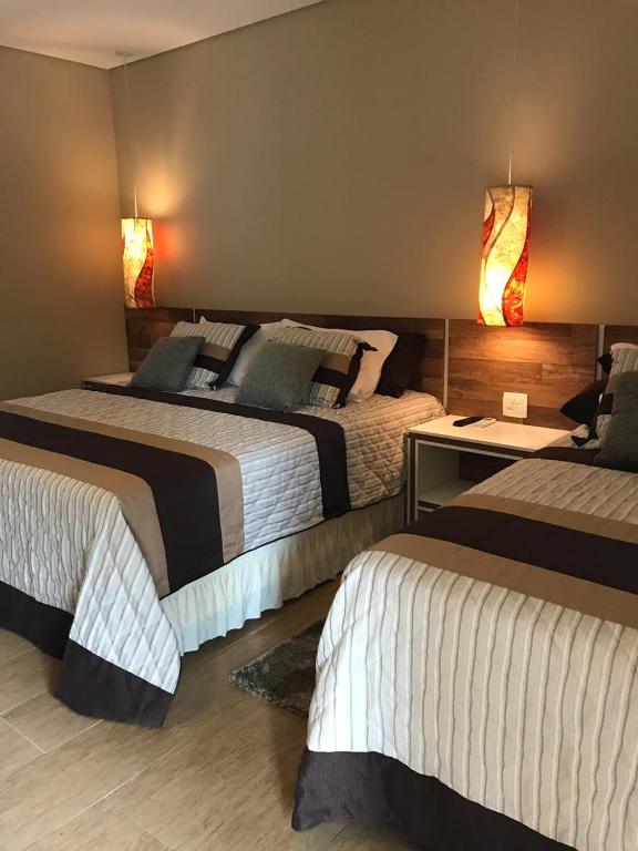Cama ou camas em um quarto em Amoreiras Hotel Pousada