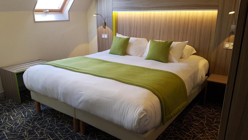 Postel nebo postele na pokoji v ubytování Hotel Le Cercle