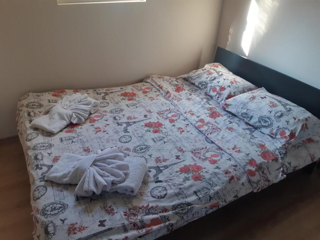 Postel nebo postele na pokoji v ubytování Golden House Apartments