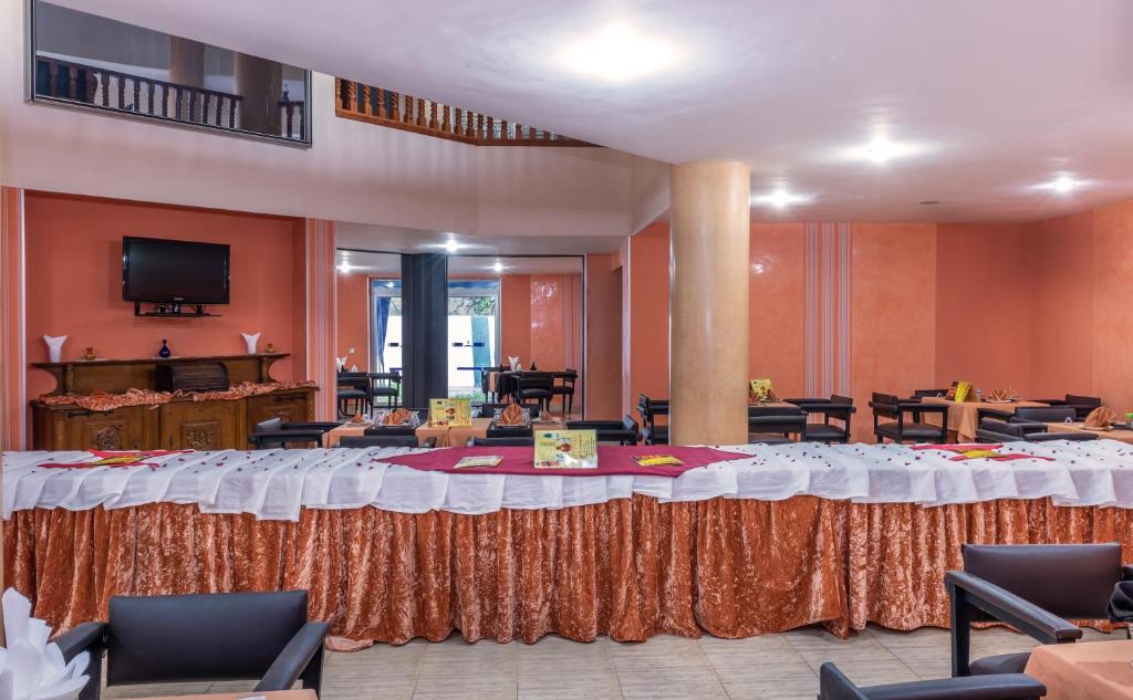 TV a/nebo společenská místnost v ubytování Agyad Maroc Appart-Hotel