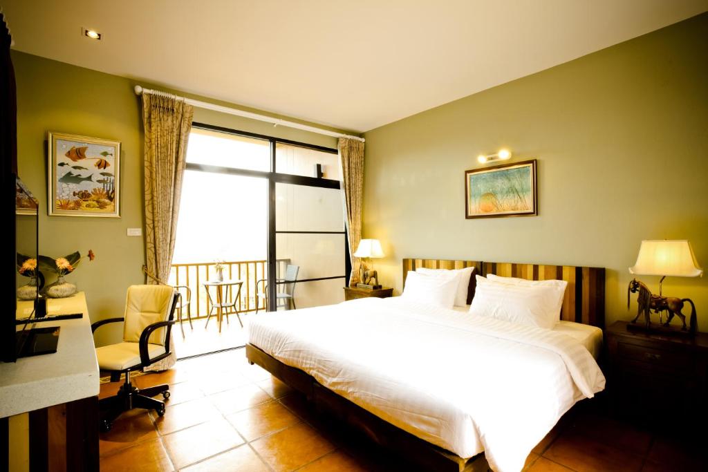 Phukumhom Khao Yai - Deluxe Double Room With Balcony