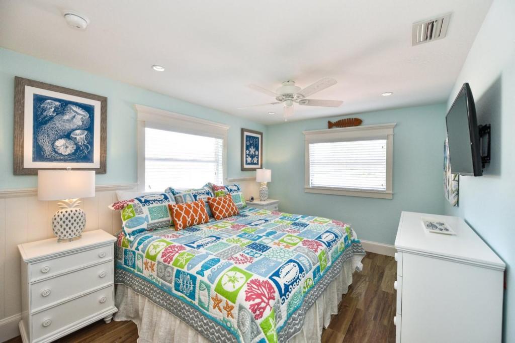 Tropical Breeze Resort - Superior Suite