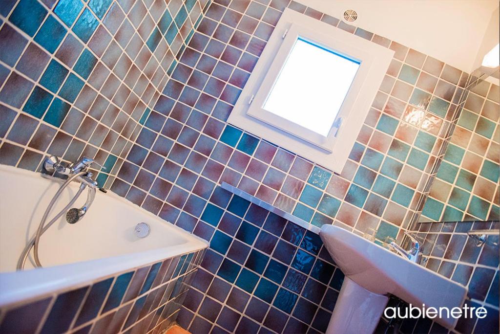 Au Bien Etre piscine chauffée - Chambre Familiale Avec Terrasse