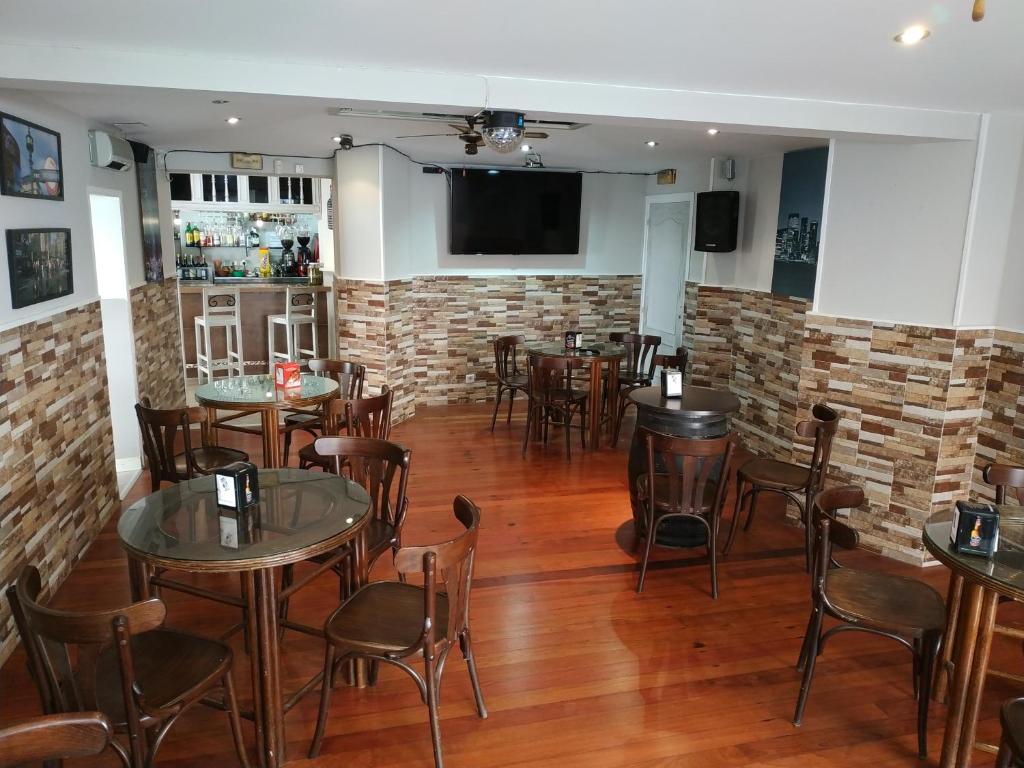 A restaurant or other place to eat at Hotel Canton