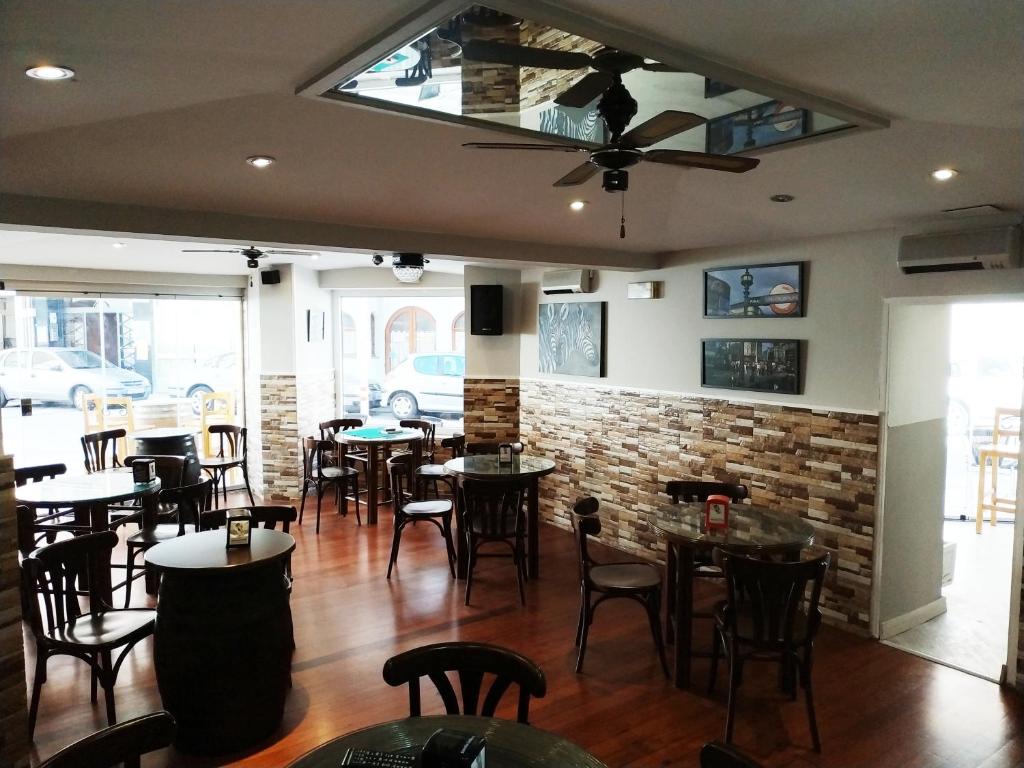 A restaurant or other place to eat at Hotel Canton