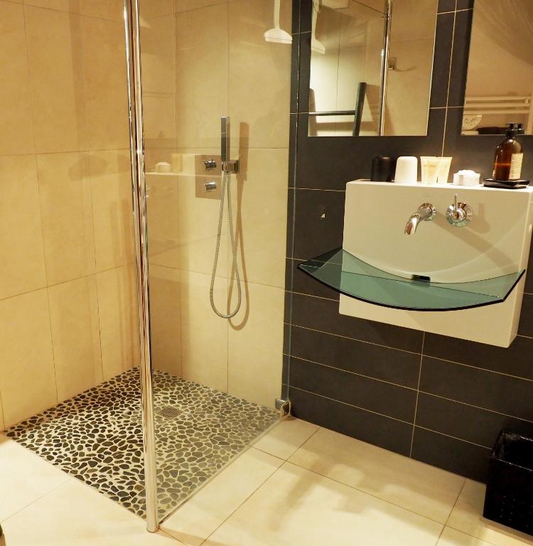 Sous les courtines - 15