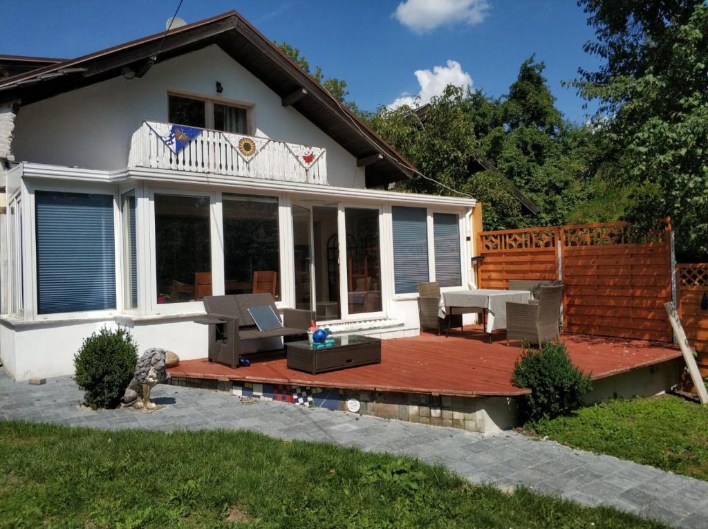 a house with a deck with a patio at WOHLFÜHLOASE - Zimmer, Appartment - im Herzen STARNBERGS in Starnberg
