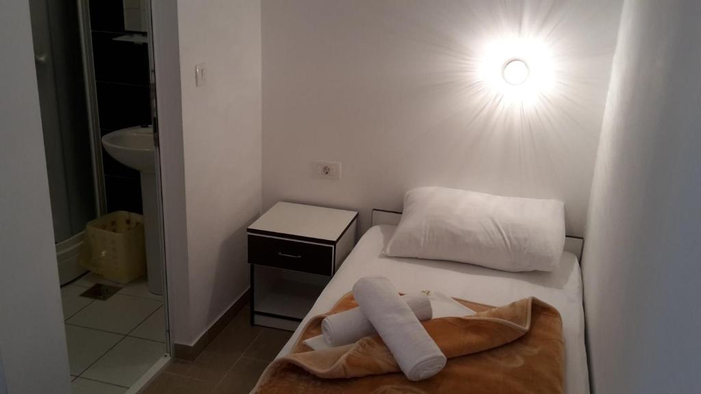 Hotel Bajro Medjugorje - Habitación Triple Con Baño Privado