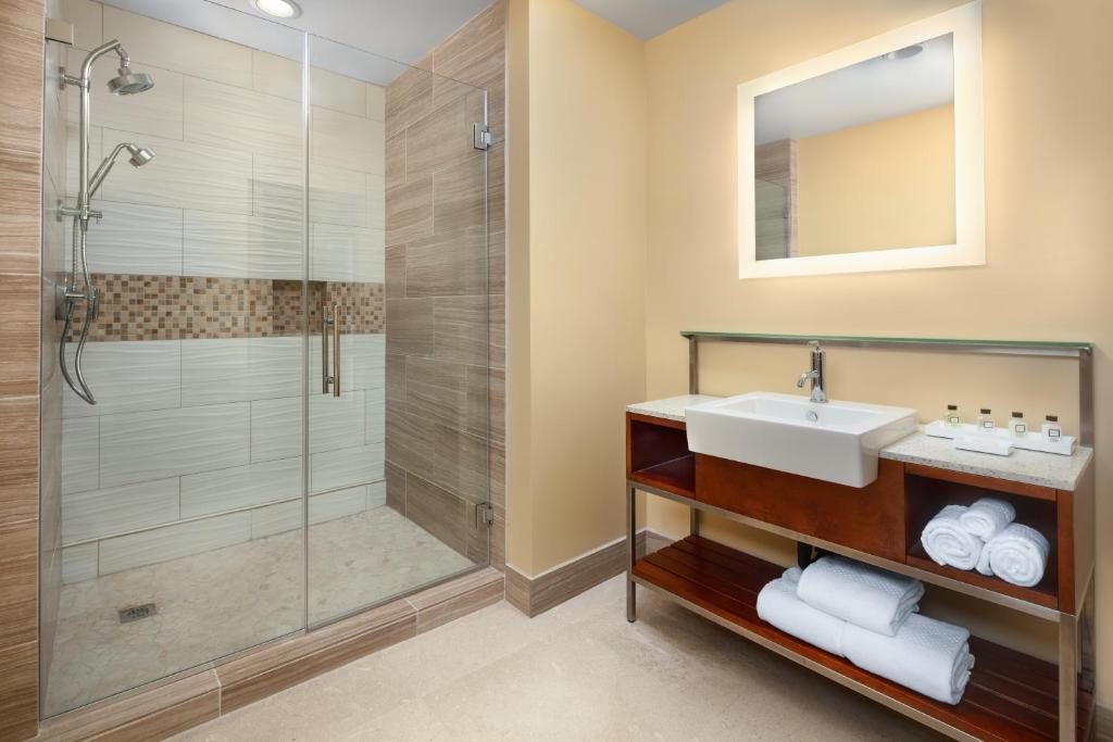 Movie Colony Hotel - Adults Only - Deluxe King Room