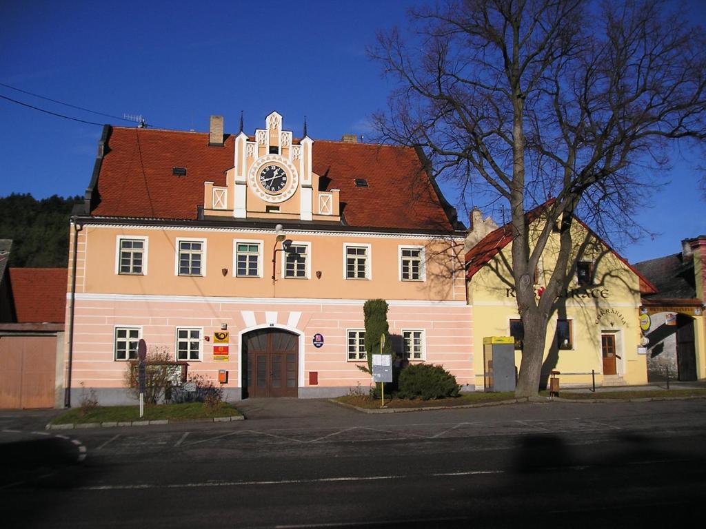Budova, kde se prázdninový dům nachází