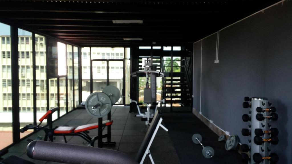 Fitness centrum a/nebo fitness zařízení v ubytování Innfiniti Hotel & Suites