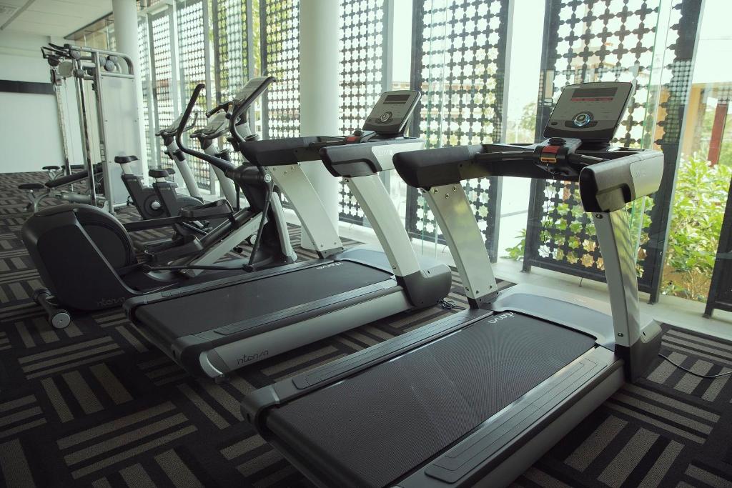 Fitness centrum a/nebo fitness zařízení v ubytování Emerald Palace Hotel
