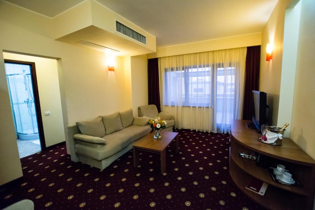 TV a/nebo společenská místnost v ubytování Hotel Ferdinand