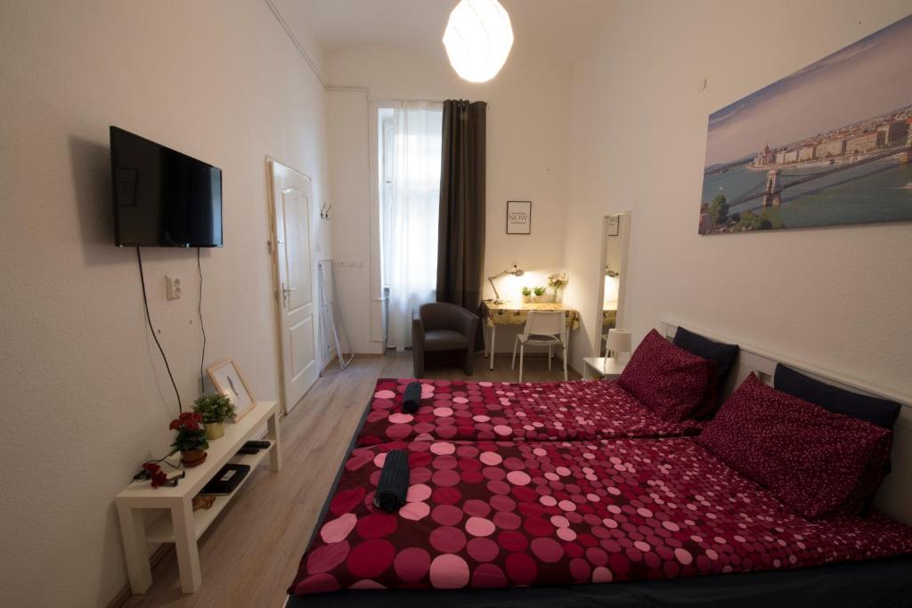 No. 11 Apartment with 2 bathrooms next to railway station 1074 Budapest, ??? ?????? Budapest 7.district szovetseg ut.11.foldszint  ajto:9 kép - 1