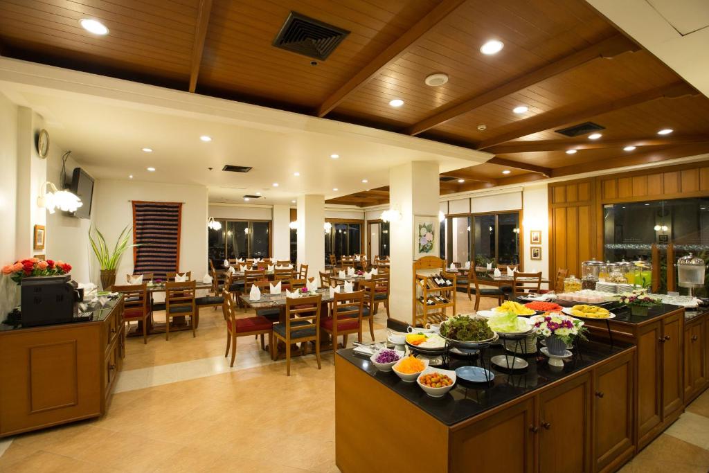 Comida en o cerca de este resort