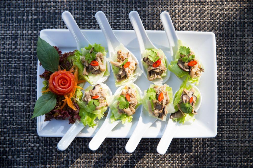 Comida en o cerca de este resort