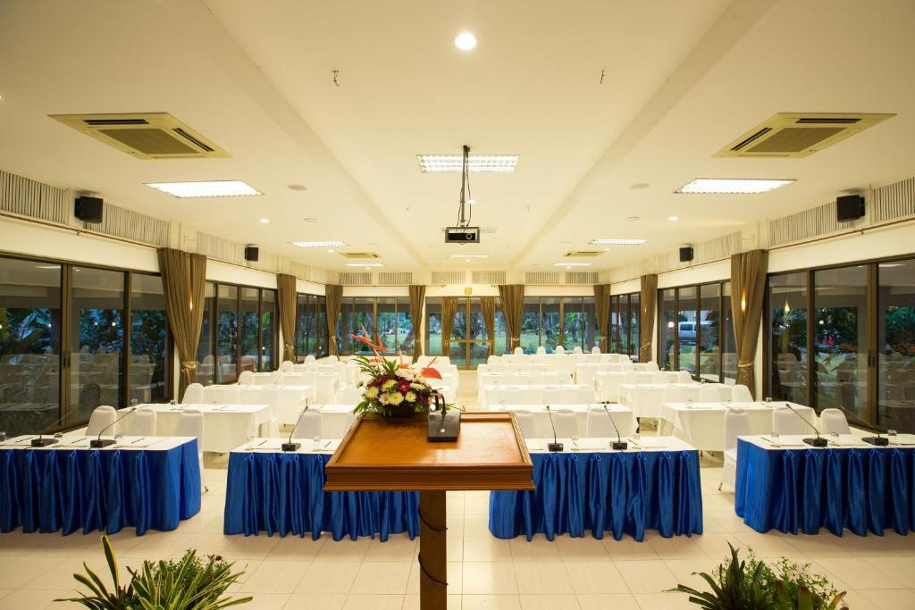 Un restaurante o sitio para comer en The Imperial River House Resort, Chiang Rai
