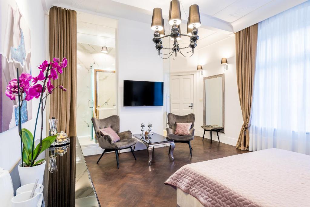 Televízia a/alebo spoločenská miestnosť v ubytovaní Apartamenty "ArtAparts" Stare Miasto - Centrum