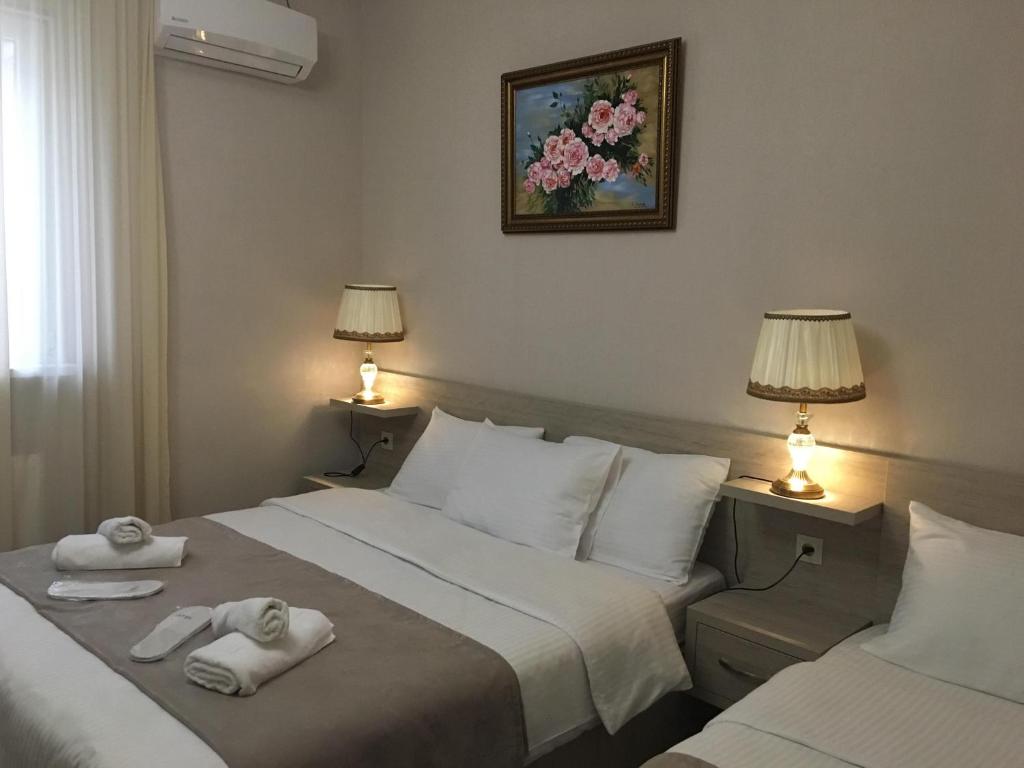 Postel nebo postele na pokoji v ubytování Family Hotel Triston