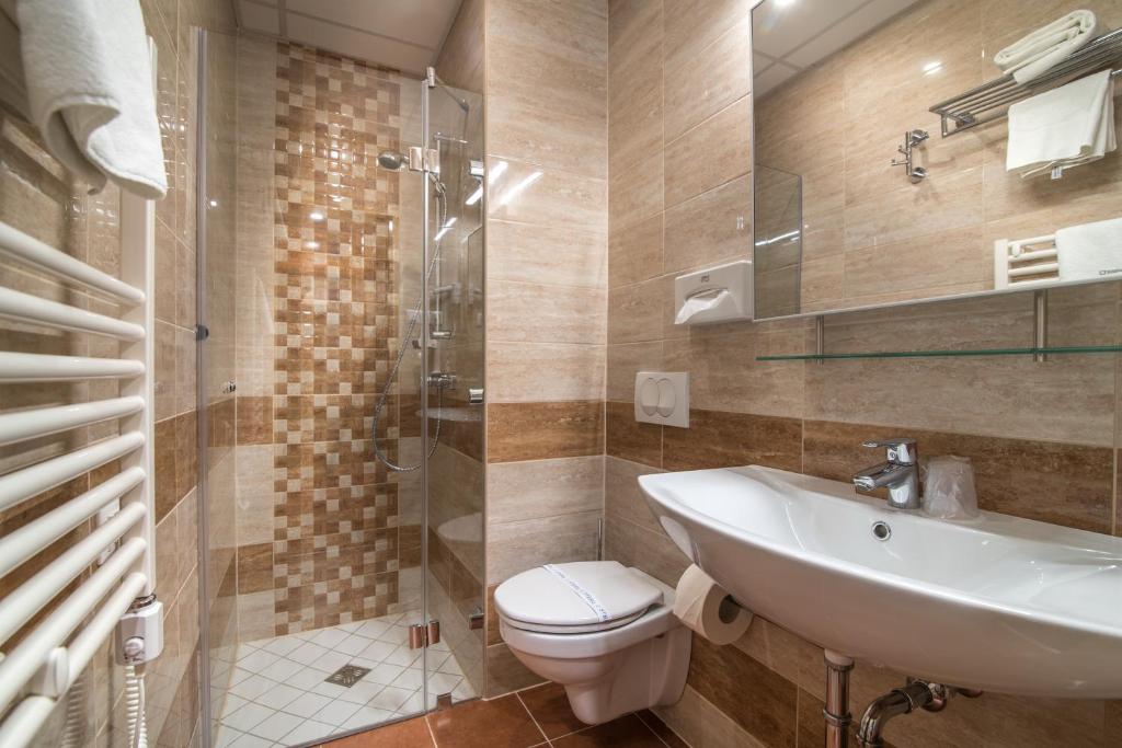 Łazienka w obiekcie Hotel Spa Hévíz